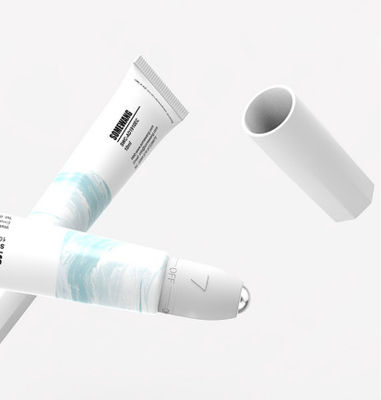 einzelne Plastikrolle 35ml 50ml 100ml auf dem Rohr-Hautpflege-Kosmetik-Verpacken